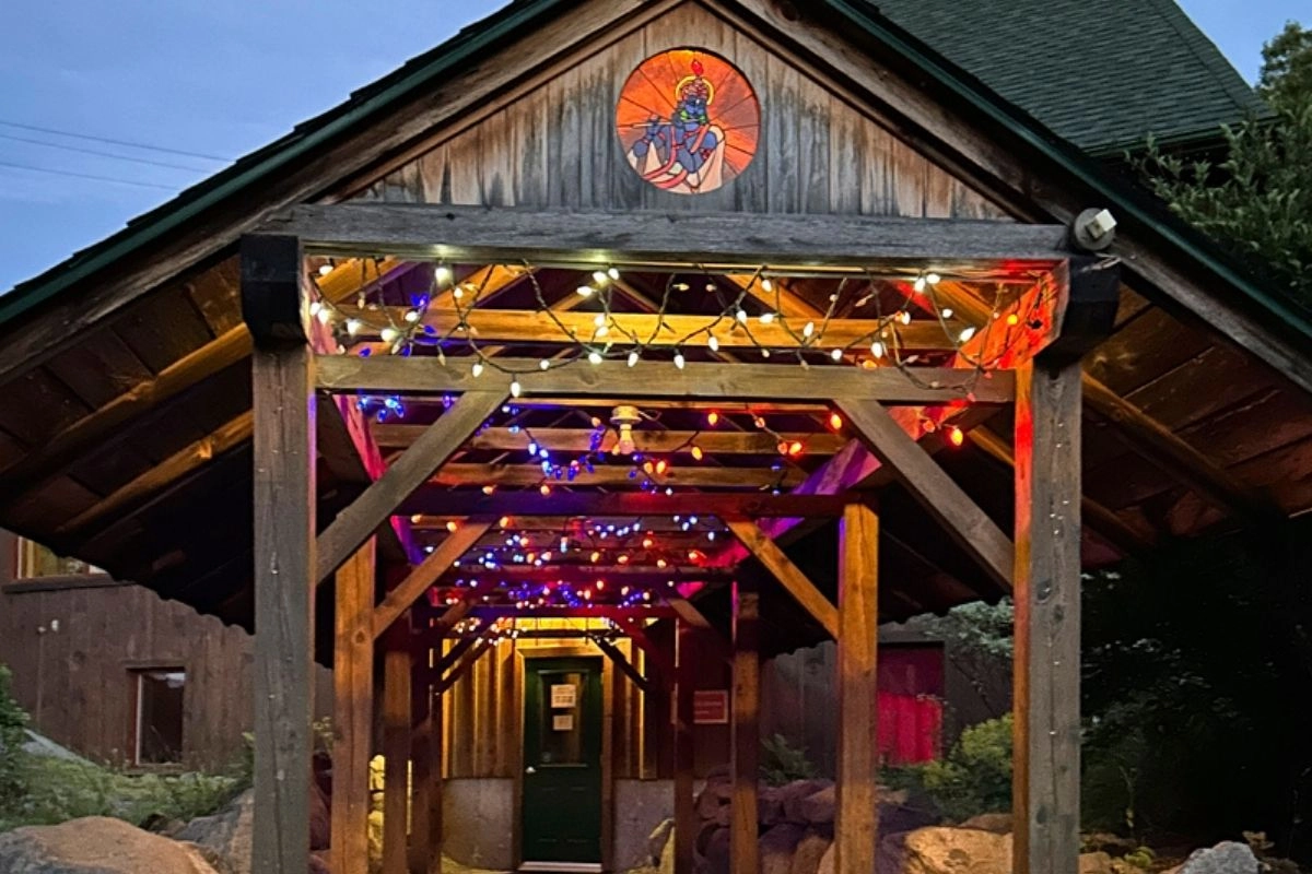 Sivananda-Yoga-Canada-2601-65