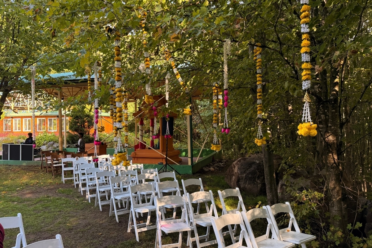 Sivananda-Canada-Temple-Wedding-Mandapam-Garden-Seating
